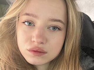 naughty cam girl fingering shaved pussy CarmelVansciver