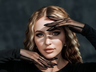 chat room live show EvaVibe