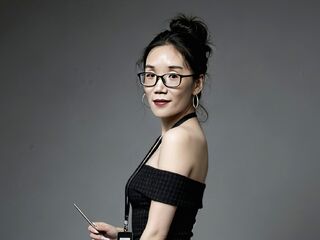 mastubating web cam girl LunaChen