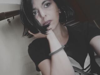 nude camgirl pic MonicaFerilli