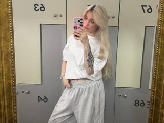 naked webcamgirl photo ScarlettAndreula