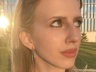 nude webcam girl AishaSpringstead