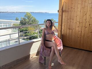 topless webcam girl AlyVee
