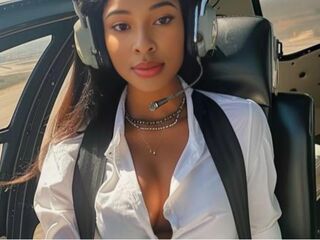 topless webcamgirl AmelyGaona