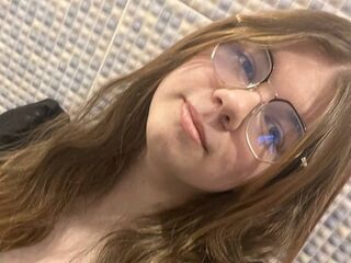 cam girl chatroom AminaBlooms