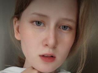 topless cam girl AmyCollege