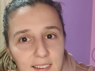 girl topless chat AryaVibe