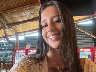 hot cam girl spreading pussy BellaLeroi