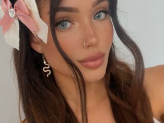 fingering girl webcam  BellaSophiaSky