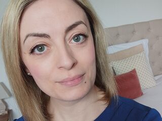 naked girl with webcam masturbating with dildo BiancaLuxe