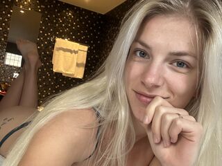 camslut webcam video BlondieBritt