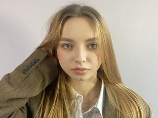 naked girl with webcam masturbating with sextoy ChariseKuhnke