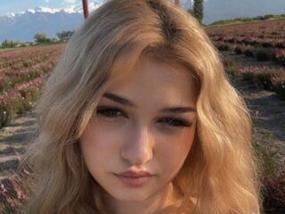 sexy webcam girl CloudyFox
