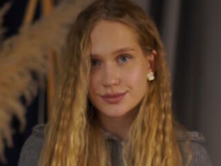 girl fingering pussy DamarisWellnitz