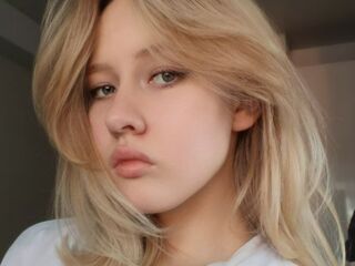 naked girl with webcam masturbating with dildo DennyDucote