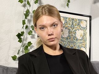 cybersex chat room DonellaAndra