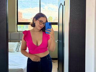 naughty camgirl masturbating with vibrator DulcePaez