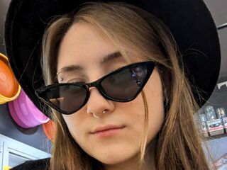 nude camgirl pic EasterCaris