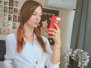 naughty camgirl masturbating with vibrator EddaEngin