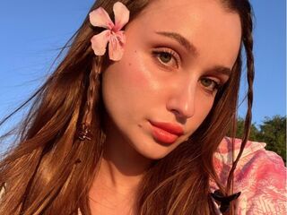 nude camgirl picture ElisaHeathe