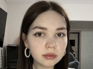 camgirl playing with vibrator EmiliRoyzi