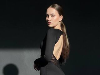 beautiful webcamgirl EmilyGiffin