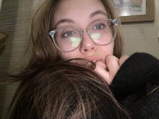 naked camgirl masturbating EmilyLoven