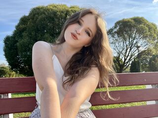 cam girl masturbating with vibrator EssyMilton