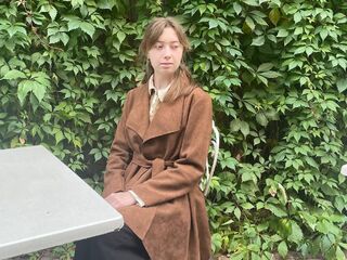 cam girl showing tits EsterMons