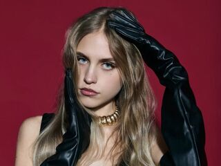 girl showing tits EveTottingham