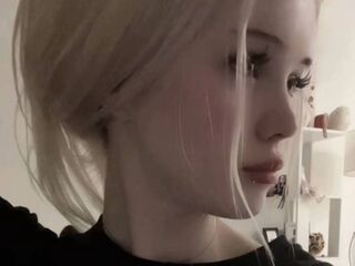 fingering webcamgirl HeatherHeinitz