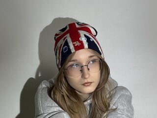 camslut showing pussy HeeSchirtzinger