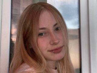 camslut fingering shaved pussy HelaineSchecter