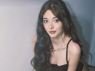 girl showing tits JulieStars