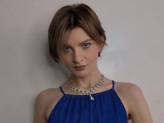 camgirl masturbating with sex toy KarinaBiz