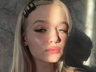 naked girl with webcam masturbating with sextoy KianaStark