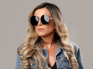 adult cam chat KiaraMoraes