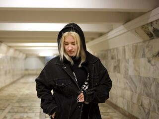 camgirl webcam KiraHaverstick