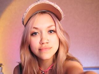 camgirl showing tits KiraSardewys