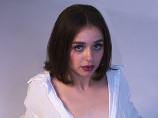 beautiful camgirl KrissIris