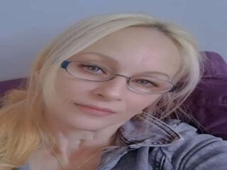 webcam strip tease show LadyAzura