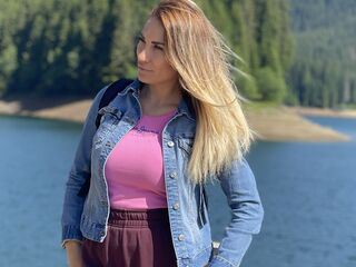 cam girl fingering LovelyMaia