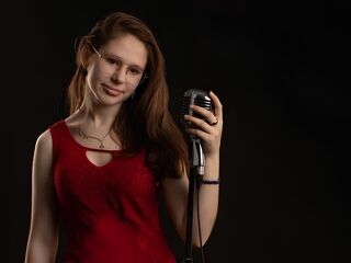 girl webcam show LucettaDainty