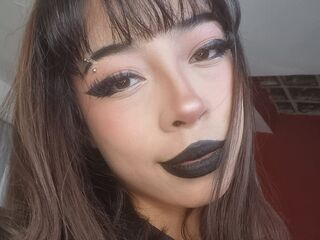 naughty cam girl fingering shaved pussy LunaDeker