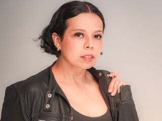 naked camgirl picture LunaaMorelli