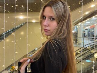 cam girl masturbating with sextoy LydaCentorino