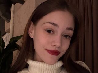 naked camgirl masturbating MaeBroadway