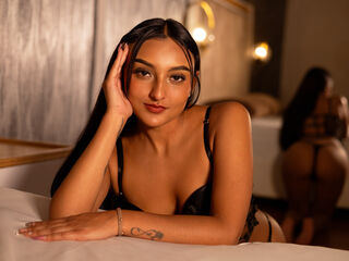 naughty camgirl fingering pussy MelodyBetancourt