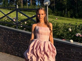 naughty camgirl masturbating with dildo MirianaFarris