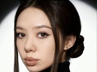 camgirl masturbating with sextoy NeomiMesker